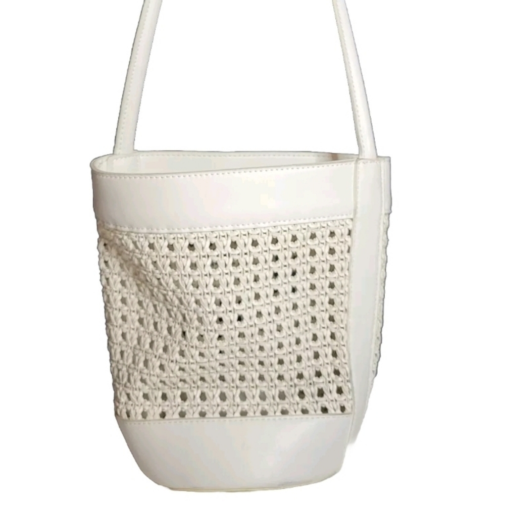 Forever 21 White Crochet Boho Bucket Shoulder Summer Spring Festival Beach Bag